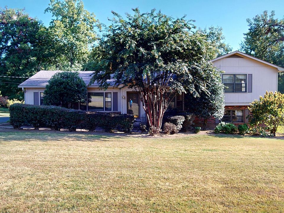 1st image of 407 Nora Dr