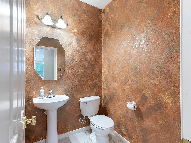 4302 Countryoaks Ct — Photo 12
