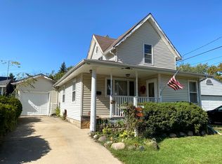 702 1st St, Harvard, IL 60033