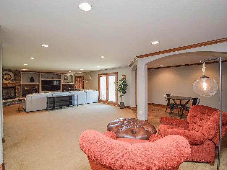 2204 S Silverthorne Ave — Photo 49