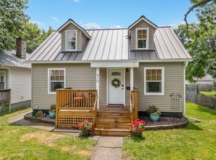 418 6th St, Baraboo, WI 53913
