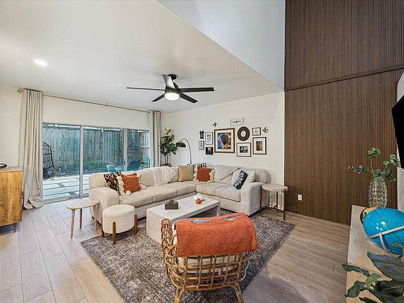 5th image of 2366 Dunstan Rd