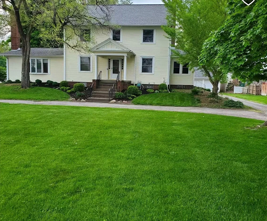 4 bed, 3952 sqft, $3,200 — Photo 2