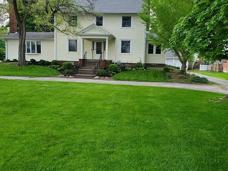 2075 Cleveland Rd — Photo 2