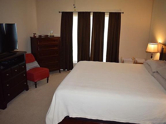 4th image of 137 James Cir