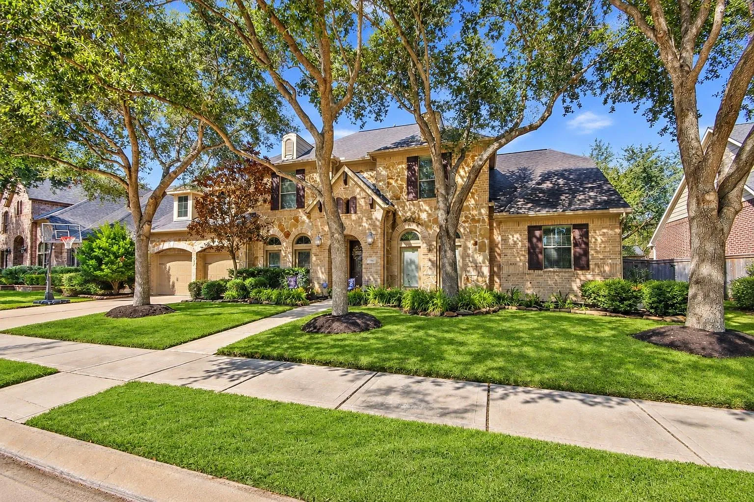 4 bed, 3.5 bath, 3872 sqft, $4,900 — Photo 3