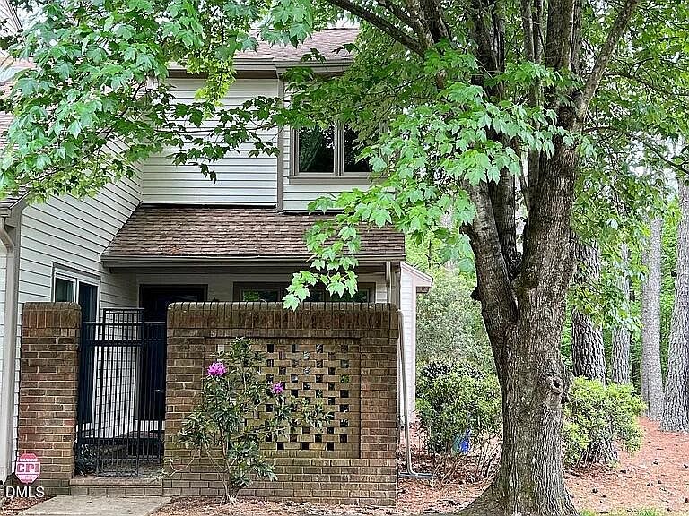 1st image of 23 Bloomsbury Ct