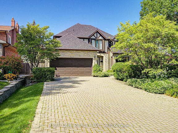 2nd image of 2025 Burbank Dr