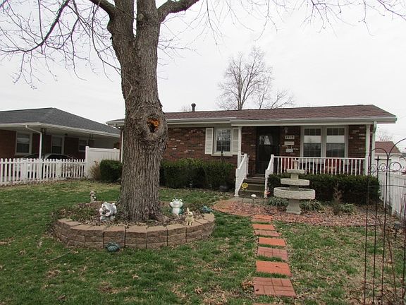 2nd image of 1912 Carol Dr