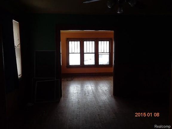 5th image of 818 Saint Clair St