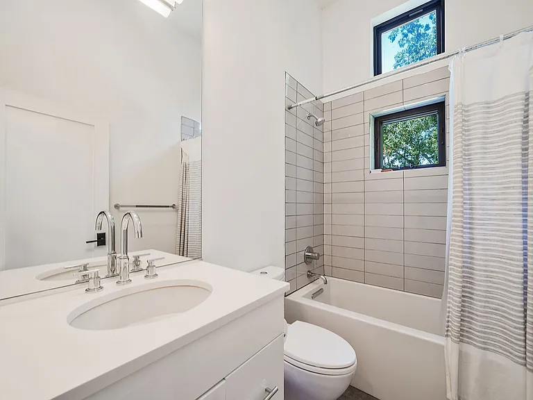 17 Milton Ave — Photo 33