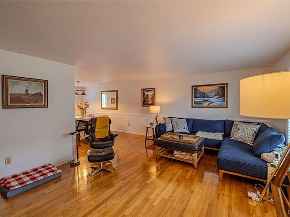 5th image of 400 Helfer Ln