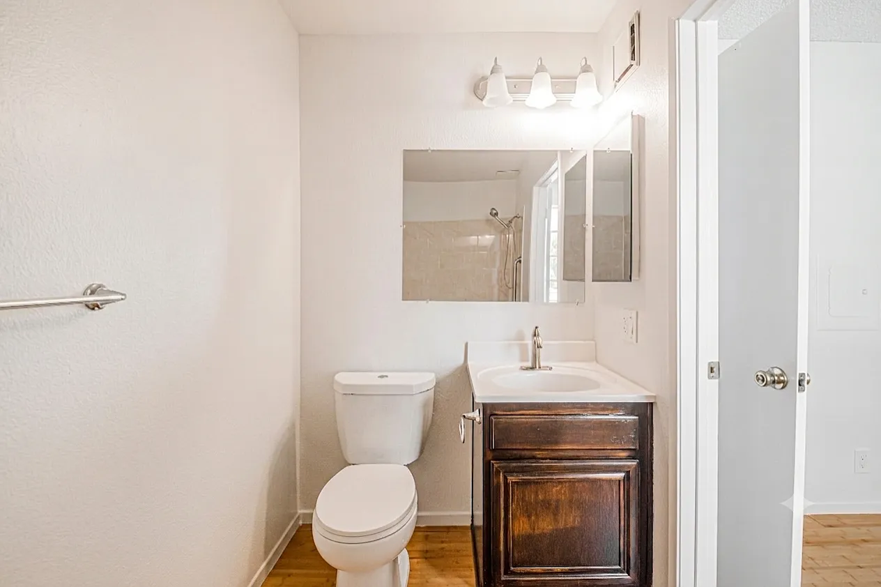 1 bed, 350 sqft, $1,706 — Photo 4