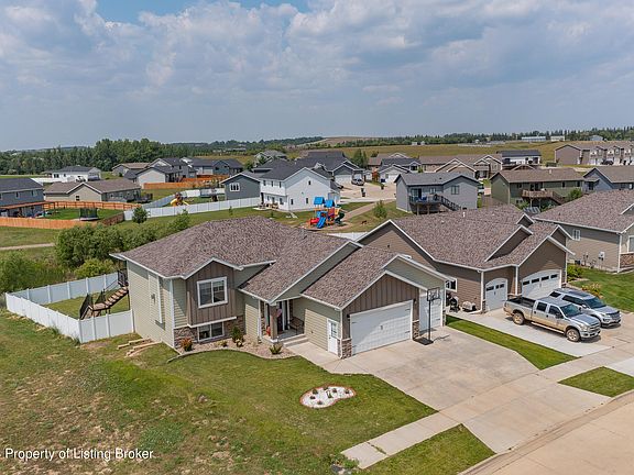 5th image of 1910 Yellowstone Cir