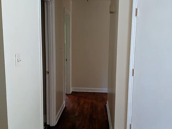 5th image of 221 Sedgefield Ln