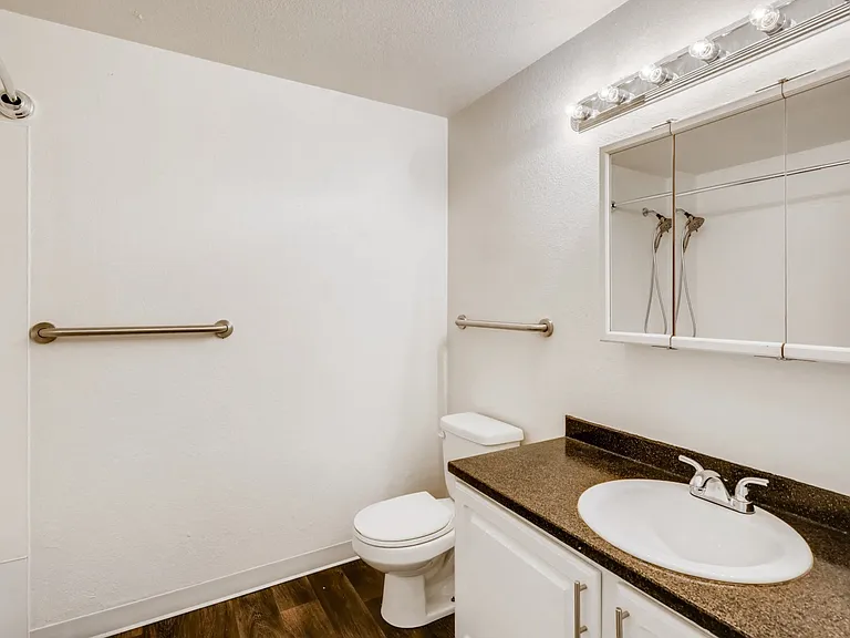 A Standard Bathroom at The Courtyard at South Station