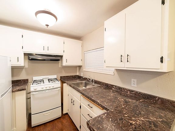 5th image of 3237 Yosemite Ave APT D