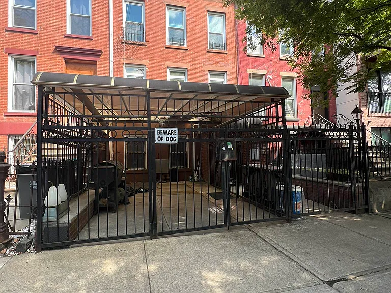 735 Hancock St #4 — Photo 1