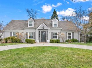 90 Stanton Ln, Grosse Pointe Farms, MI 48236