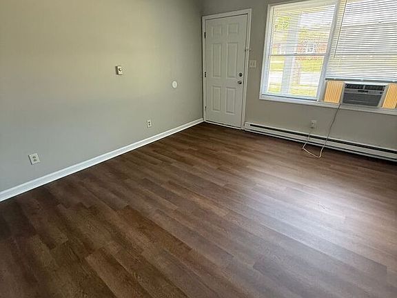 4th image of 239 E Green St