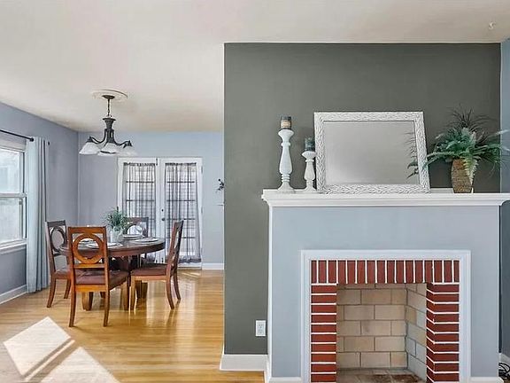 5th image of 707 W Rusholme St