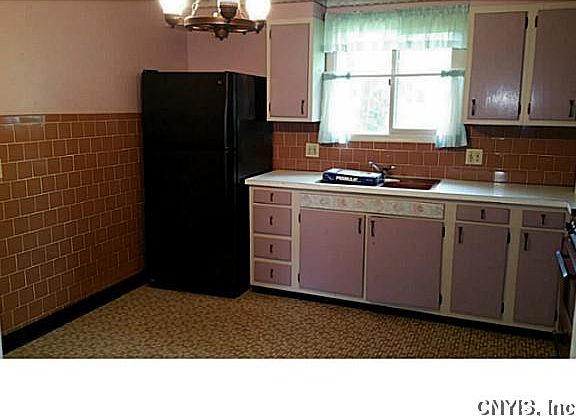 3rd image of 4 Westwood Dr