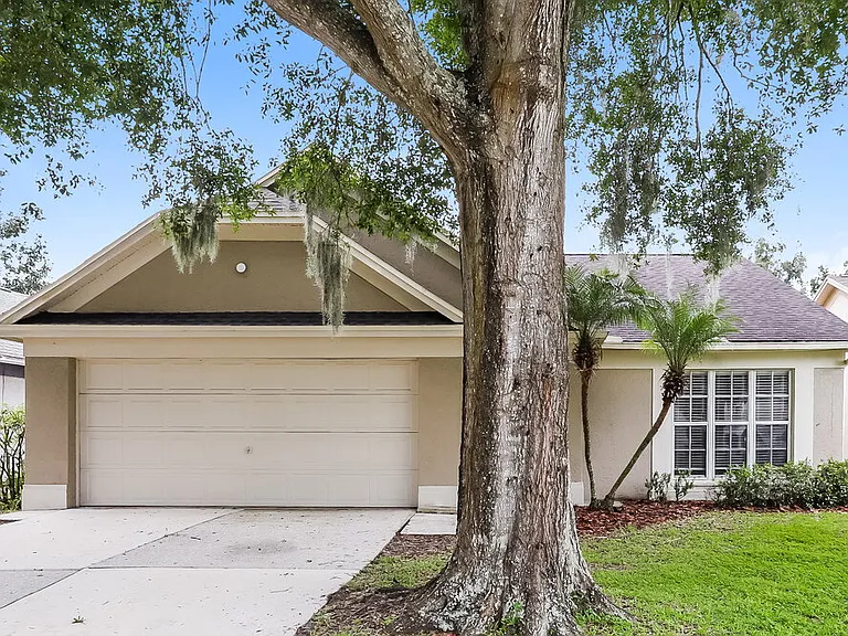 1011 Hardwood Dr — Photo 1