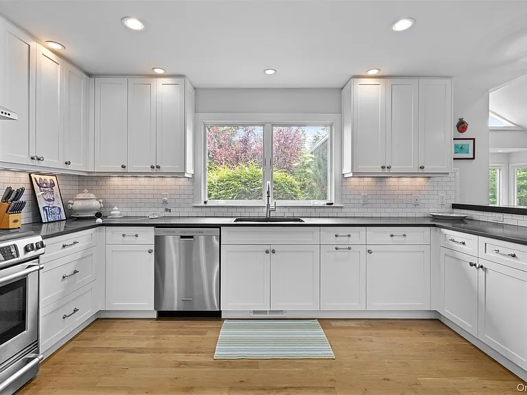 58 Bayfield Ln — Photo 9