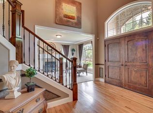 21610 S Sweetbriar Cir, West Linn, OR 97068