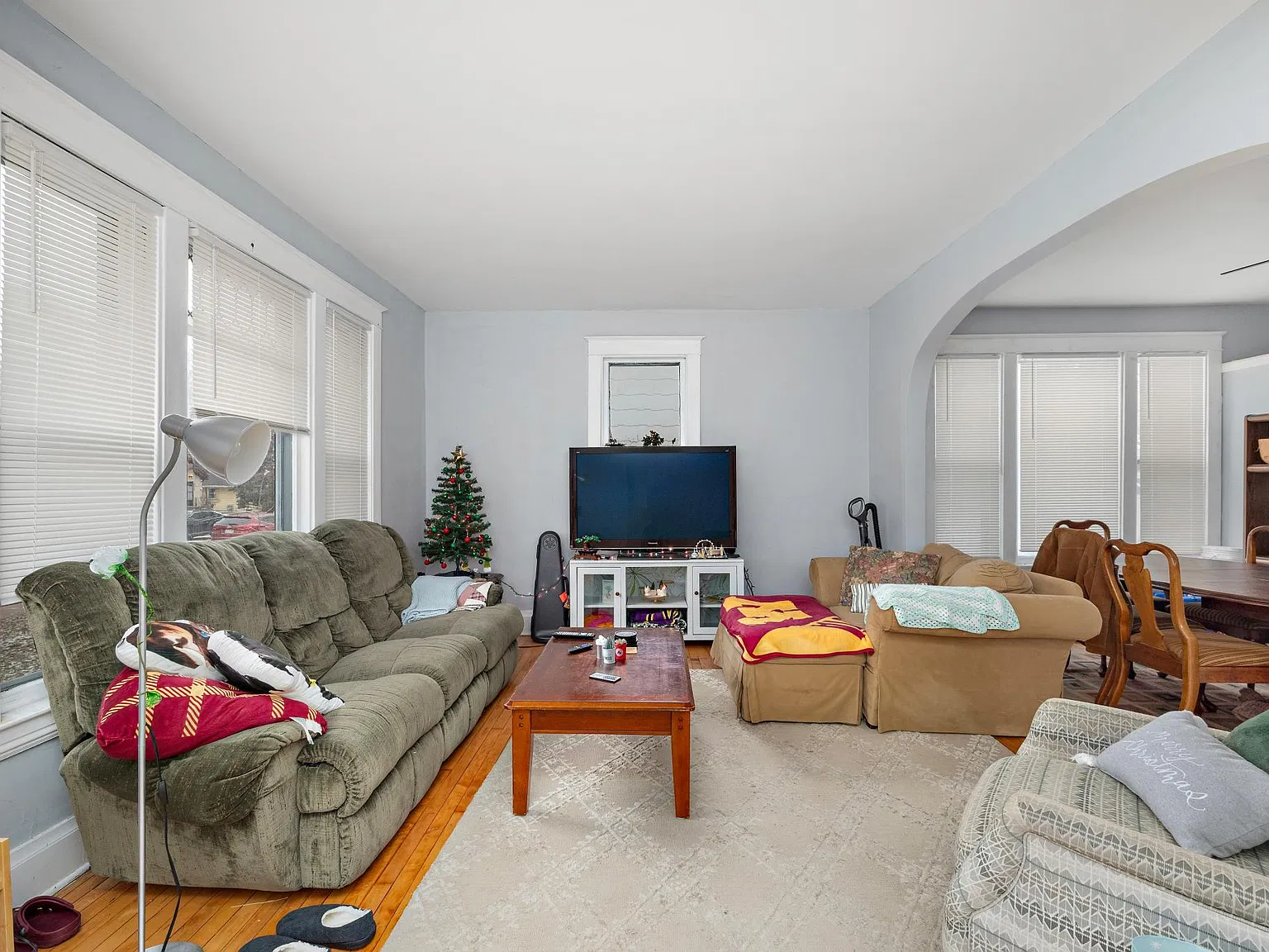 6 bed, 2500 sqft, $3,000 — Photo 2