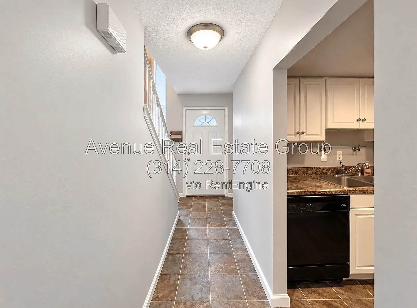 2 bed, 1.5 bath, 882 sqft, $1,600 — Photo 2