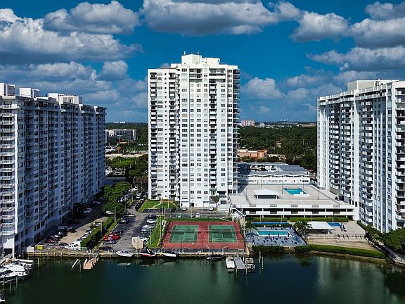 3rd image of 2780 NE 183rd St APT 1912