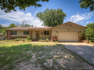 1210 N Willow Rd, Sand Springs, OK 74063