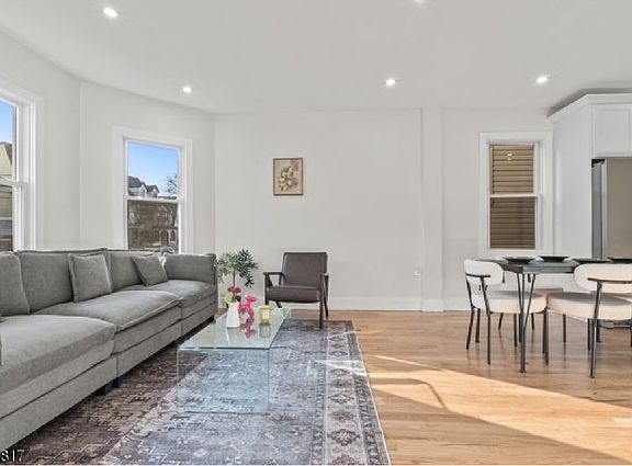 4th image of 180 N 12th St APT 1