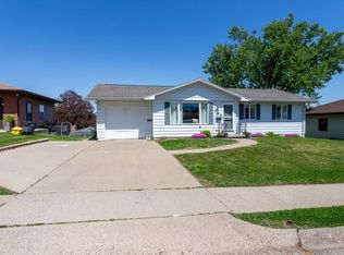 1425 Kane St, Dubuque, IA 52001