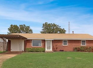 613 E Grand Ave, Sayre, OK 73662