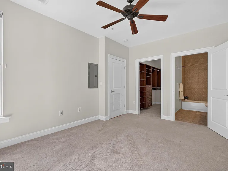 1023 N Royal St #205 — Photo 17