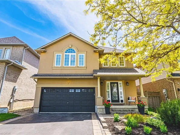 7 Camp Dr, Hamilton, ON L9K 0A7