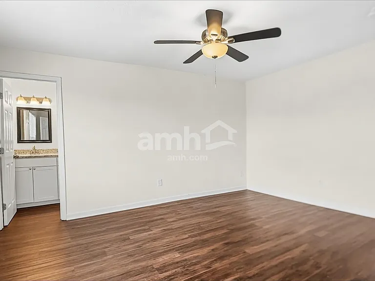 7694 Hillsdowne Cir — Photo 10