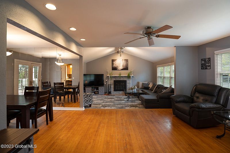 4th image of 16 Alva Street