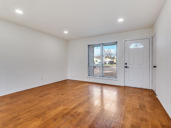 3rd image of 1806 Cunningham St