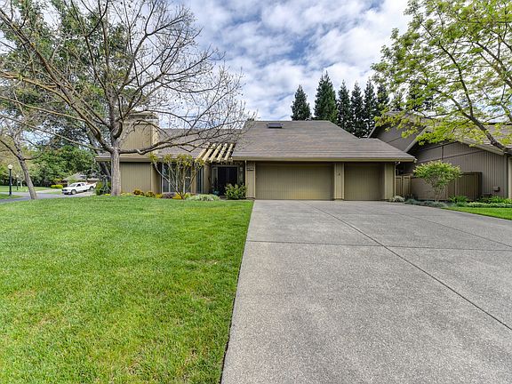 4th image of 11395 Huntington Village Ln