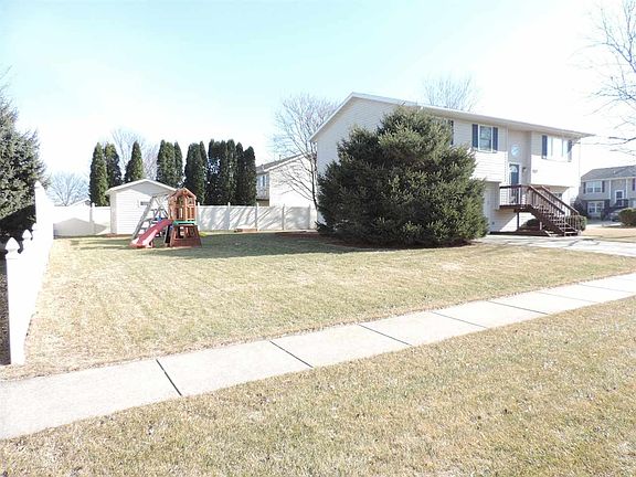 2nd image of 70 Hawthorne Pl