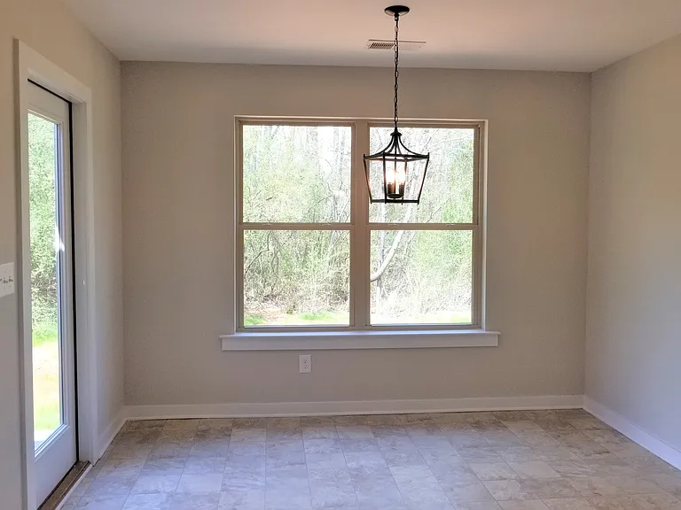 220 Elm Way — Photo 5