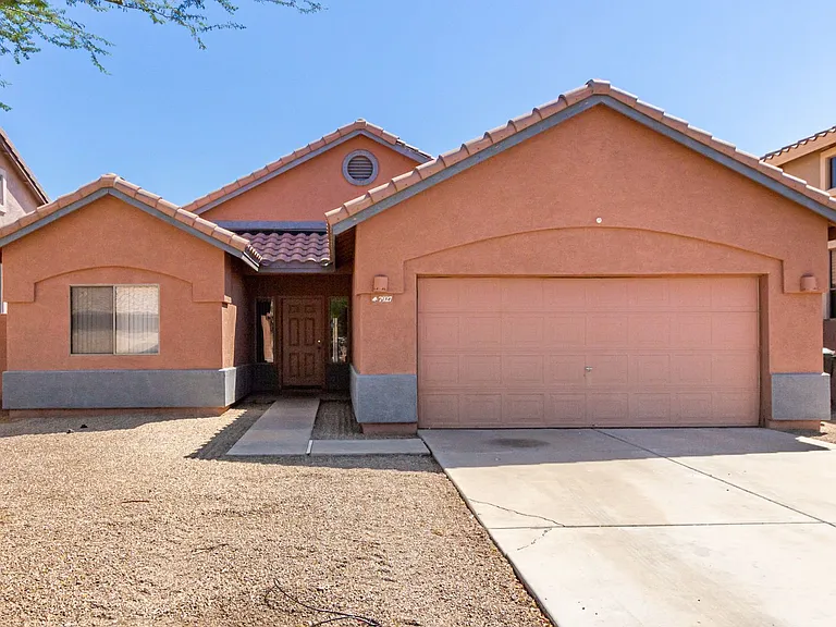 7927 W Mohave St — Photo 1