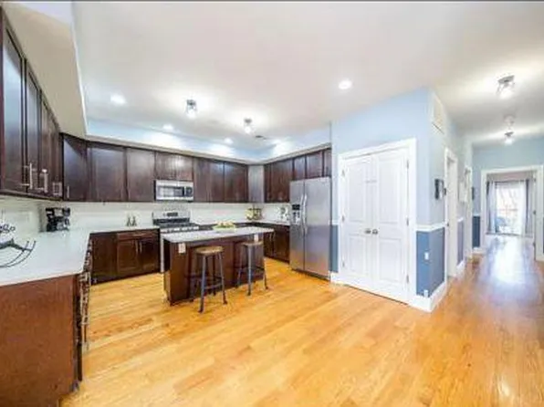 2408 Summit Avenue image 4 of 26