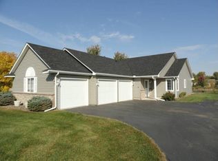 1843 Pioneer Ln, Centerville, MN 55038
