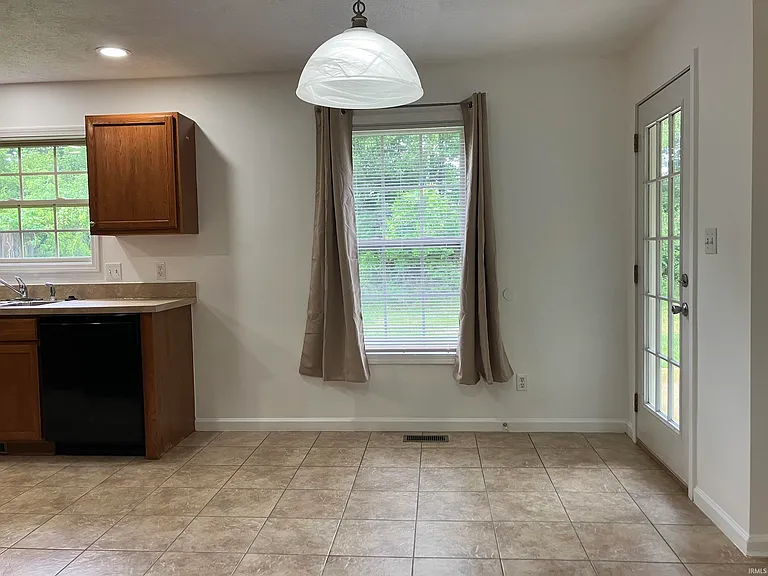 7872 Sandalwood Dr — Photo 8