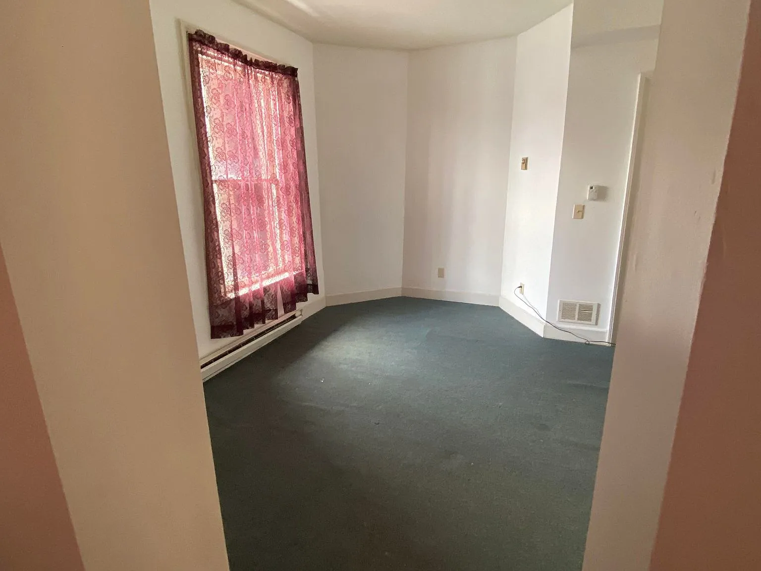 3 bed, $1,150 — Photo 4