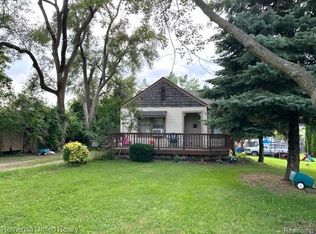 2321 Trinity Rd, Waterford, MI 48328